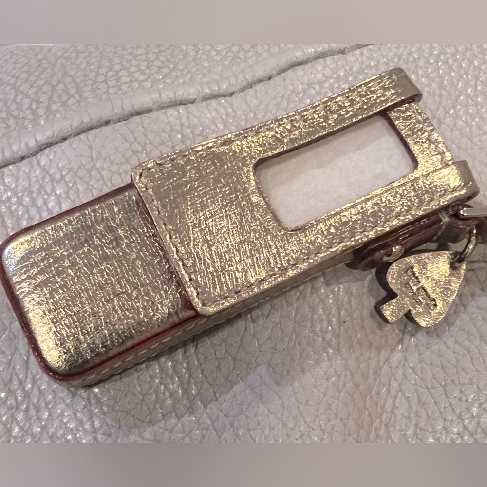 🆕 NWT Kate Spade Gold iPod shuffle lipstick case